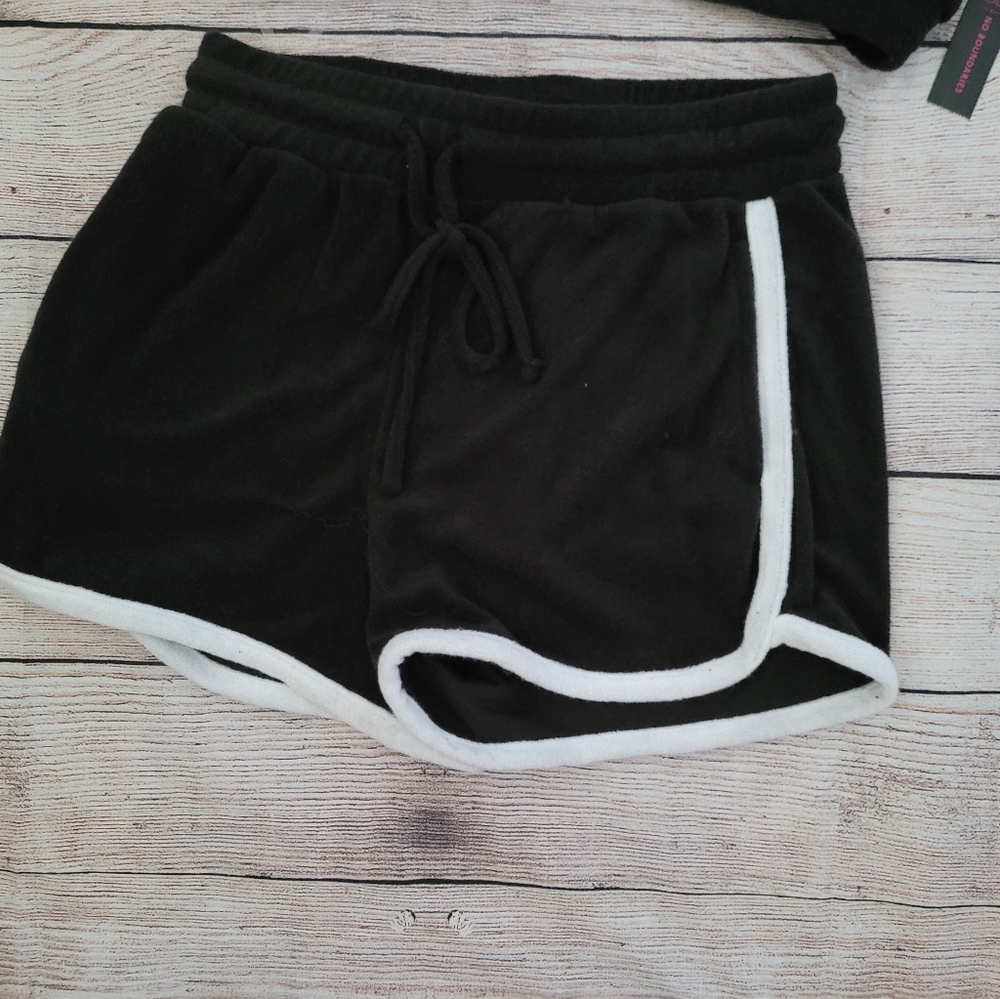 NWT 2 Piece Terry Set Black🖤 - Picture 2 of 9